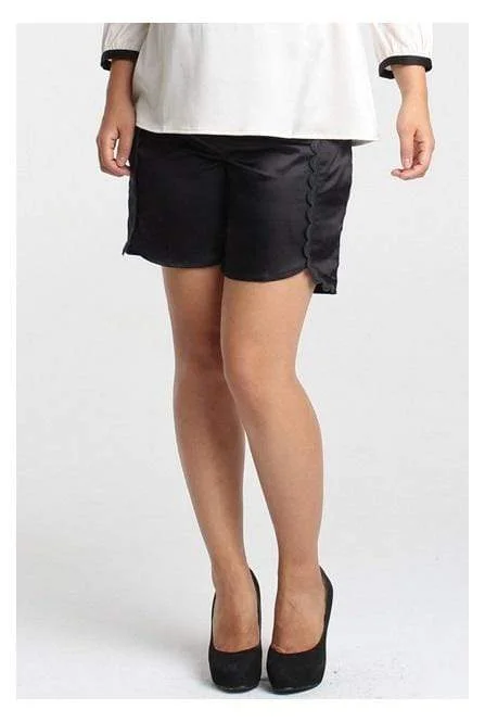 Thirza Petal Maternity Shorts Black